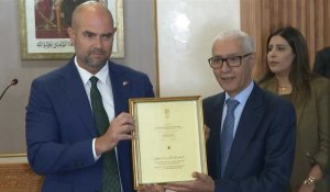 Le président de la Knesset offre le "plus petit Coran du monde" à son homologue marocain