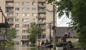 Barrage détruit en Ukraine : des bombardements touchent des évacuations de civils