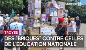 Des "briques" contre celles de l'Éducation Nationale