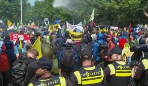 Pays-Bas : des activistes bloquent l'autoroute dans la lutte contre le changement climatique