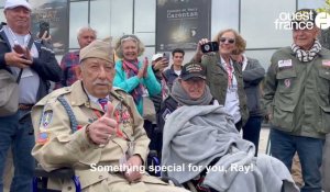 VIDÉO. 79e D-Day : le vétéran américain Ray Wallace découvre la plaque à son nom