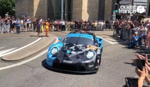 VIDÉO. 24 H du Mans 2023 : La Porsche 911 de l'écurie de Patrick Dempsey parade dans le centre-ville du Mans