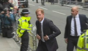 Le prince Harry arrive au tribunal à Londres pour un procès contre un tabloïd