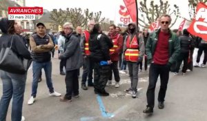 VIDÉO. Manifestation du 23 mars : à Avranches, les manifestants se rassemblent place de la Mairie