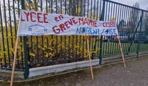 Action symbolique devant le lycée de Nogent-sur-Oise contre les épreuves anticipées du bac