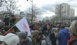 Retraites: rassemblement à Paris sur la place d'Italie