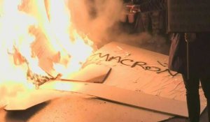 Retraites: pancartes brûlées et présence policière après la manifestation à Paris
