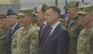 Le ministre polonais de la Défense assiste à l'inauguration de la première garnison américaine