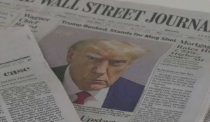 La photo judiciaire historique de Trump en une des journaux américains