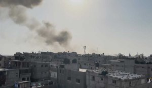 Des volutes de fumée après une frappe israélienne sur Rafah
