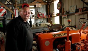 En Normandie, il sauve de la casse et redonne vie aux vieux tracteurs Vendeuvre « made in Dieppe »