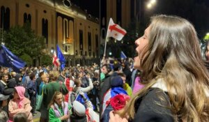 Géorgie: des milliers de participants à une manifestation nocturne malgré les avertissements