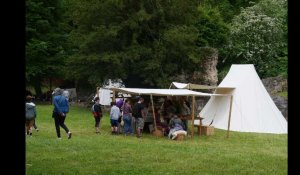 VIDÉO. Un camp Vikings s'installe dans les vestiges du château Ganne, en Suisse normande