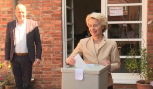 Européennes: Ursula Von der Leyen vote à Burgdorf, en Allemagne
