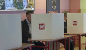 Pologne: ouverture des bureaux de vote à Varsovie au dernier jour des Européennes