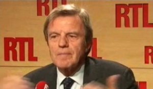 B. Kouchner revient sur le "non" des Suisses aux minarets