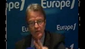 Bernard Kouchner s'énerve face à Jean-Pierre Elkabbach