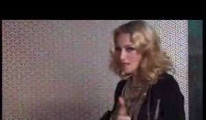 Buzz. Madonna passe l`aspirateur sur YouTube