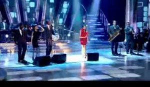 Le retour d'Amy Winehouse à la télévision: choriste pour s