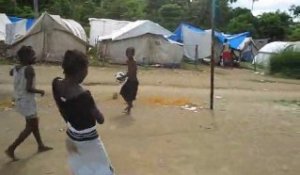 Haïti, la vie après le séisme: football à Petit Goâve