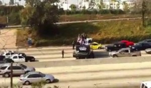 Un groupe de rock bloque une autoroute de Los Angeles