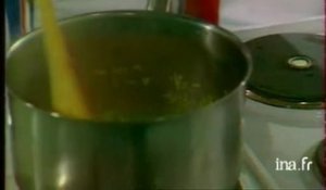 Poulet de Bresse à la crème Paul BOCUSE et Marthe MERCADIER  - Archive vidéo INA