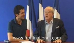 ‪Politizap : Jean-Marie Le Pen imite Eva Joly‬‏