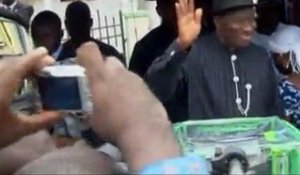 Le Nigéria compte ses bulletins de vote