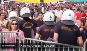 Des milliers de manifestants grecs massés... - no comment