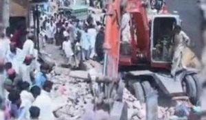 Pakistan : trios attaques entachent la fête de...