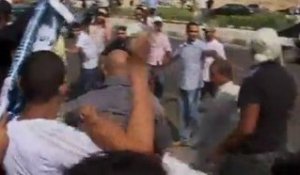 Moubarak sur une civière à la reprise de son procès