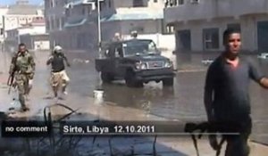 Combats dans les rues inondées de Sirte - no comment