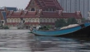 Bangkok résiste tant bien que mal aux grandes marées...