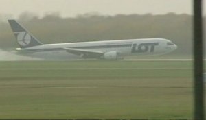 Un Boeing atterrit sur le ventre en Pologne