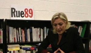 Marine Le Pen face aux riverains (25/01/2012) - Déremboursement de l'IVG
