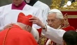 Benoit XVI s'entour de 22 nouveaux cardinaux