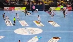 Cyril Dumoulin "joue" au flipper avec un Nîmois - Chambéry vs Nîmes