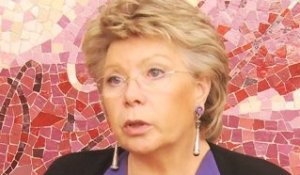 [Entretien] Interview de Viviane Reding à la sortie de son audition au Sénat