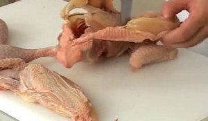 Technique de cuisine : Découper une volaille à cru