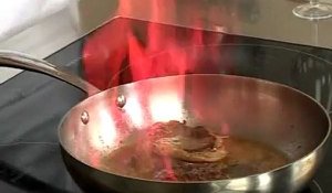 Technique de cuisine : Flamber un steak au poivre