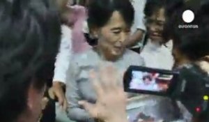 Aung San Suu Kyi suspend sa campagne pour raisons de santé