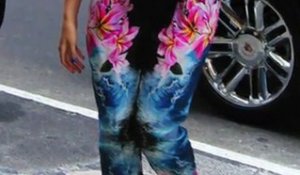 Beyonce, ravissante dans un pantalon floral