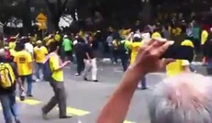 Malaisie : voiture de police fonce dans les manifestants