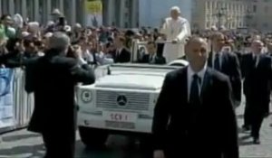 Vatican : enquête sur un majordome qui aurait livré...