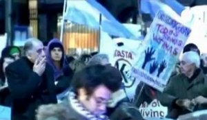 Argentine : concert de casseroles contre la politique de...