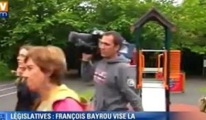 Législatives : François Bayrou a voté dès l'ouverture des bureaux de vote