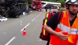 Ambrières (53) : un camion dans le fossé perd son chargement de carburant