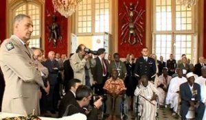 Les anciens combattants africains reçus aux Invalides par le secrétaire d'état à la Défense et