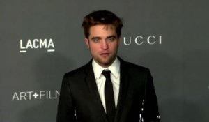 Robert Pattinson dit se sentir seul