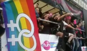 Ambiance de folie sur les chars de la Belgian Pride